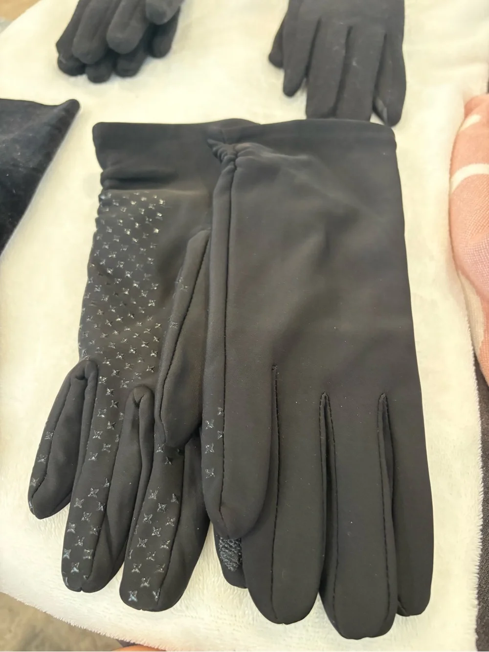 Ladies gloves. 4 pairs - all brand new - 1 with tags.